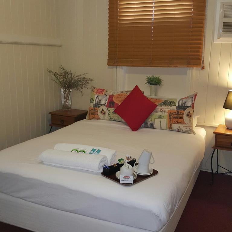 Joes Waterhole Hotel Eumundi Extérieur photo