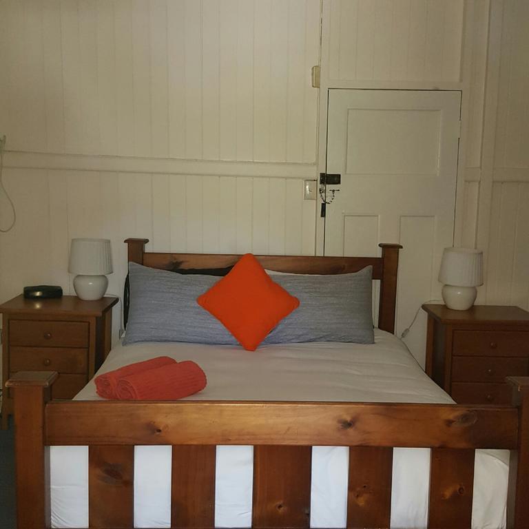 Joes Waterhole Hotel Eumundi Extérieur photo